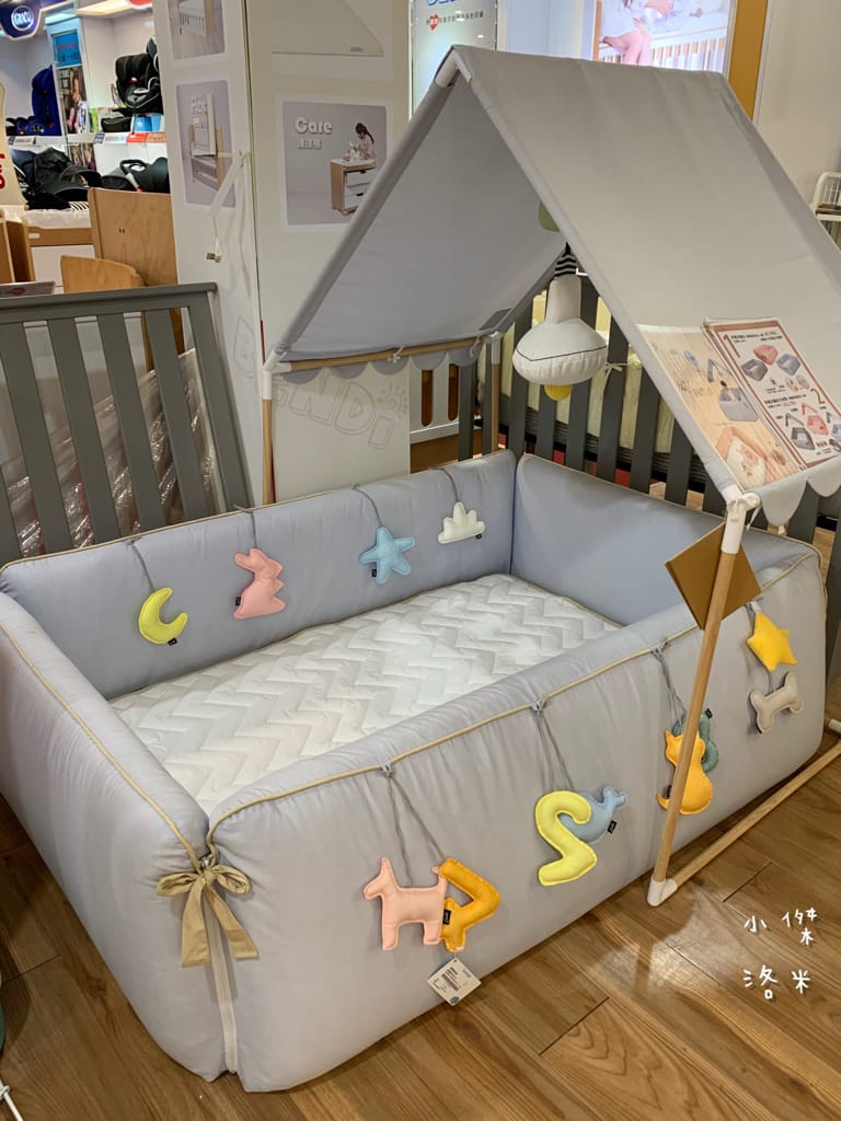 《親子》娃娃世界-台北旗艦店 ｜ 超大雙層嬰幼百貨路面店  齊全的母嬰用品一次購足 嬰兒推車比較 嬰兒床比較