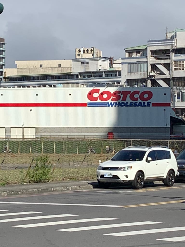 《親子》娃娃世界-台北旗艦店 ｜ 超大雙層嬰幼百貨路面店  齊全的母嬰用品一次購足 嬰兒推車比較 嬰兒床比較