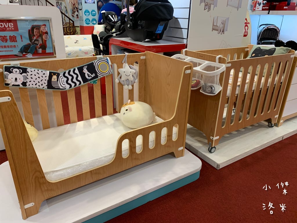 《親子》娃娃世界-台北旗艦店 ｜ 超大雙層嬰幼百貨路面店  齊全的母嬰用品一次購足 嬰兒推車比較 嬰兒床比較