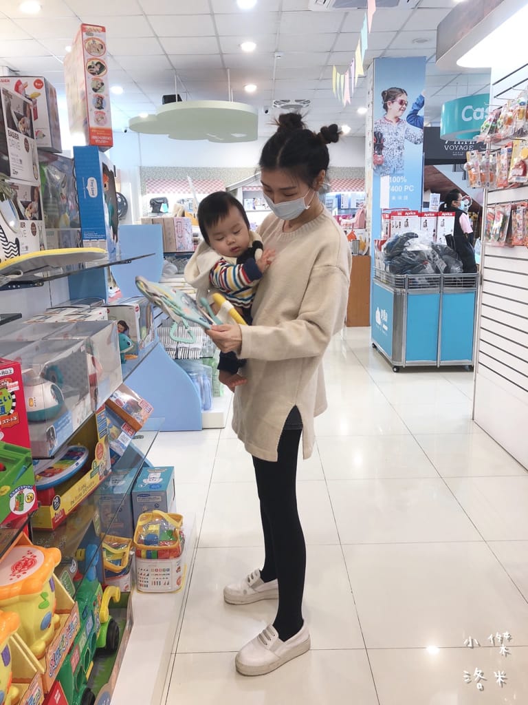 《親子》娃娃世界-台北旗艦店 ｜ 超大雙層嬰幼百貨路面店  齊全的母嬰用品一次購足 嬰兒推車比較 嬰兒床比較