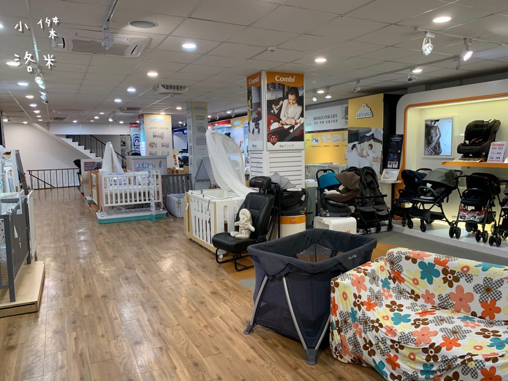 《親子》娃娃世界-台北旗艦店 ｜ 超大雙層嬰幼百貨路面店  齊全的母嬰用品一次購足 嬰兒推車比較 嬰兒床比較