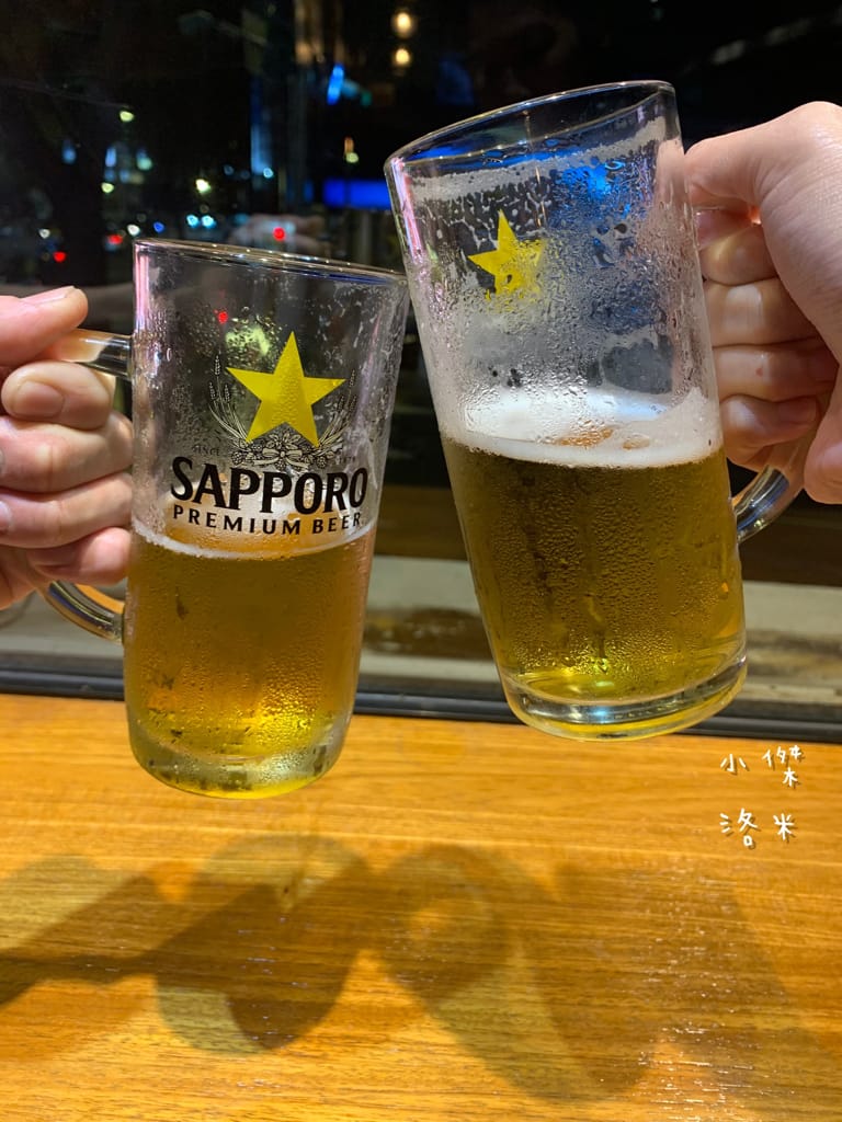 《美食》雄爺食堂｜下班喝一杯配串燒享受chill人生 好友聚會吃飯配飛鏢機 還有獨立K歌亭！板橋平價居酒屋推薦 捷運江子翠站美食推薦