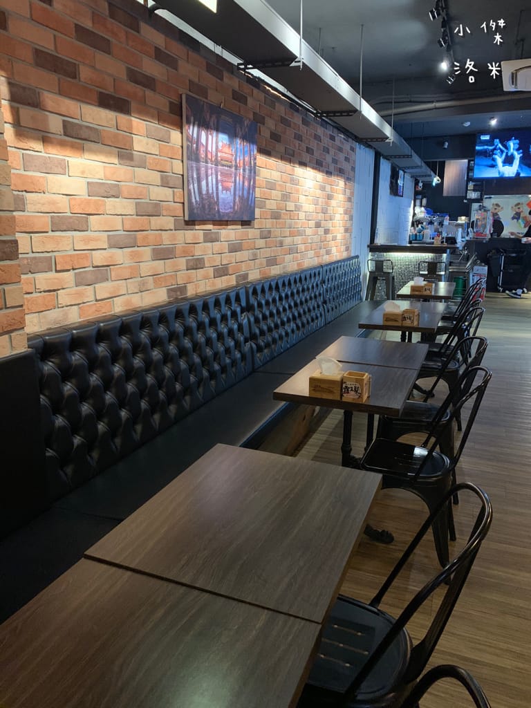 《美食》雄爺食堂｜下班喝一杯配串燒享受chill人生 好友聚會吃飯配飛鏢機 還有獨立K歌亭！板橋平價居酒屋推薦 捷運江子翠站美食推薦