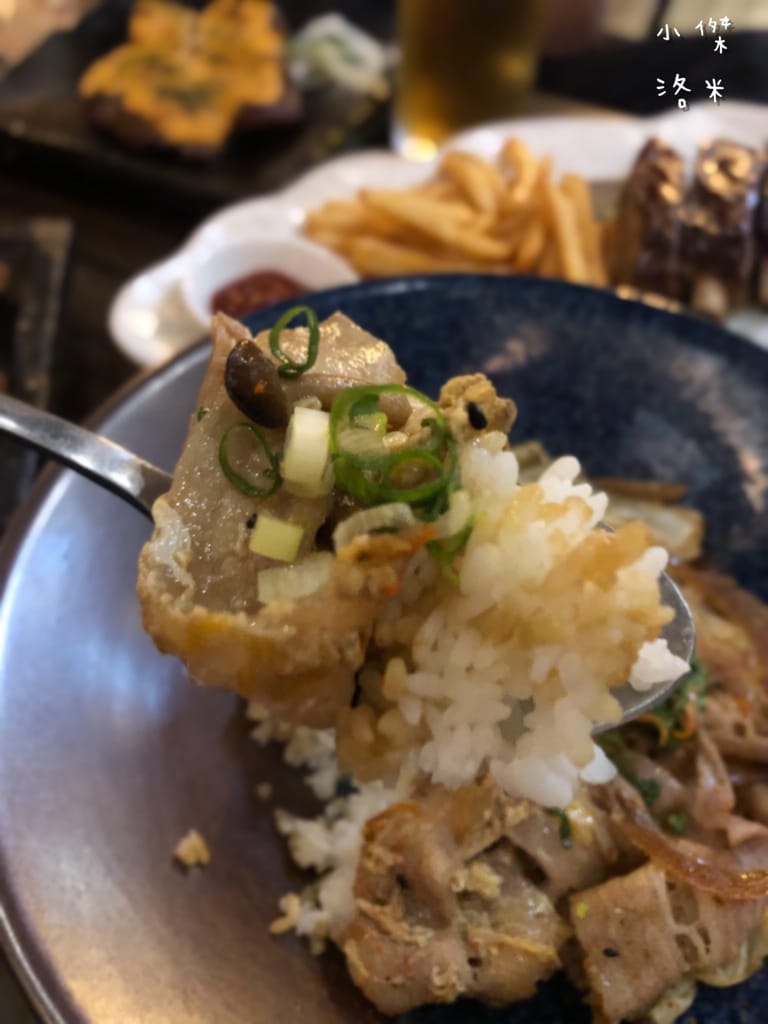 《美食》雄爺食堂｜下班喝一杯配串燒享受chill人生 好友聚會吃飯配飛鏢機 還有獨立K歌亭！板橋平價居酒屋推薦 捷運江子翠站美食推薦