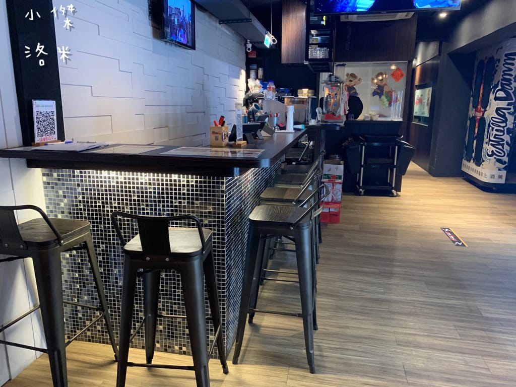 《美食》雄爺食堂｜下班喝一杯配串燒享受chill人生 好友聚會吃飯配飛鏢機 還有獨立K歌亭！板橋平價居酒屋推薦 捷運江子翠站美食推薦