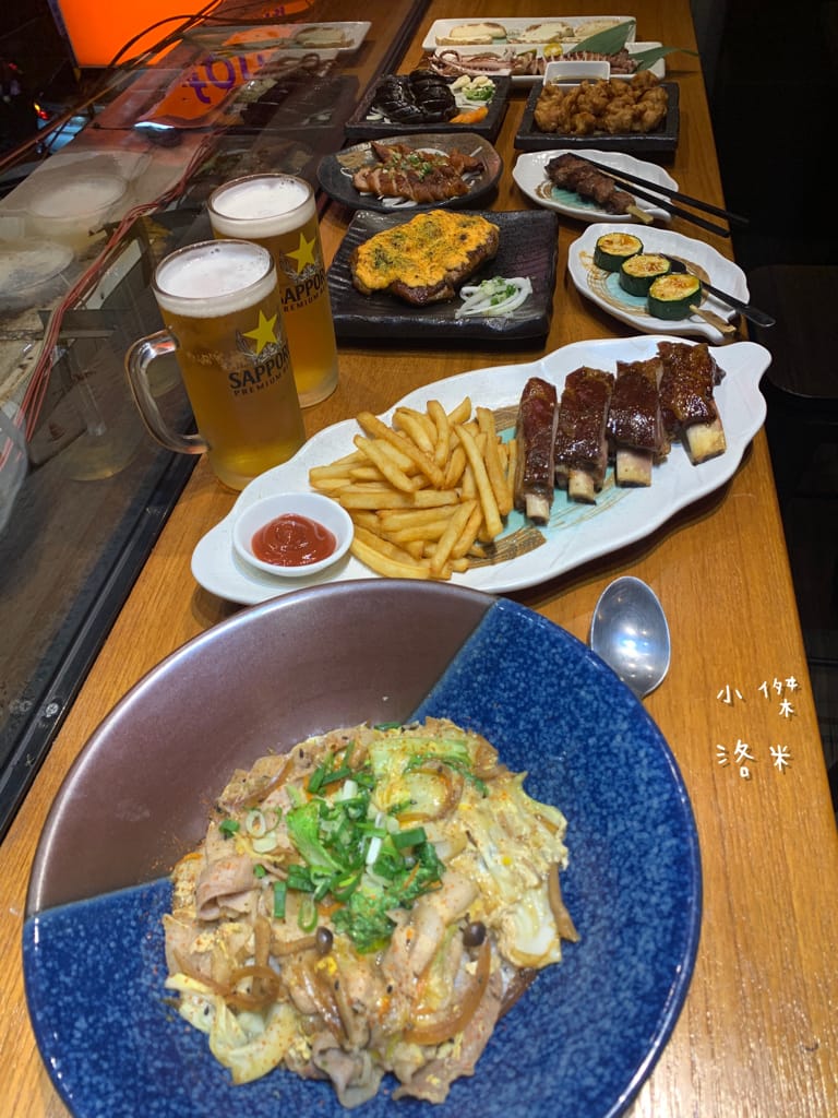 《美食》雄爺食堂｜下班喝一杯配串燒享受chill人生 好友聚會吃飯配飛鏢機 還有獨立K歌亭！板橋平價居酒屋推薦 捷運江子翠站美食推薦