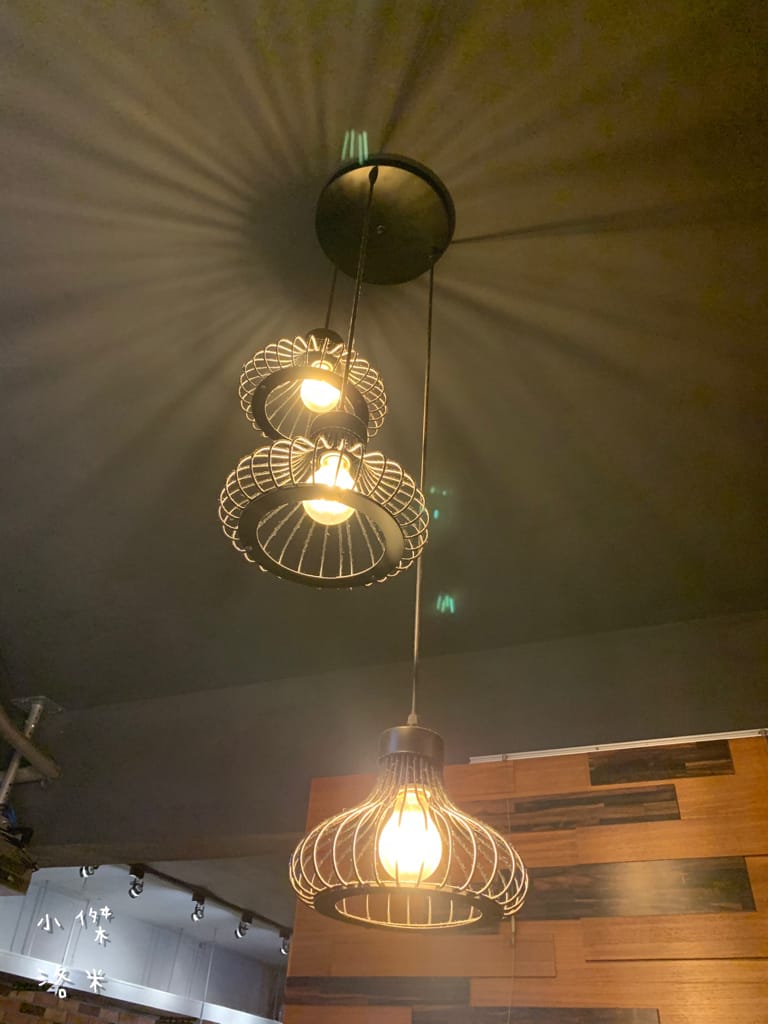 《美食》雄爺食堂｜下班喝一杯配串燒享受chill人生 好友聚會吃飯配飛鏢機 還有獨立K歌亭！板橋平價居酒屋推薦 捷運江子翠站美食推薦