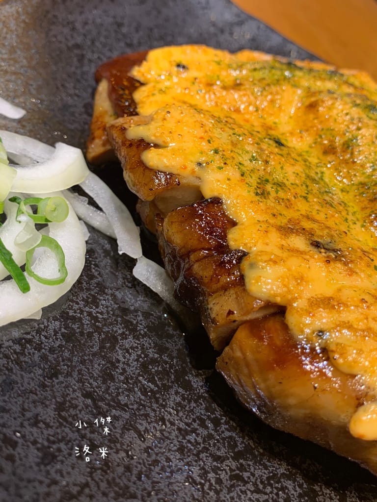 《美食》雄爺食堂｜下班喝一杯配串燒享受chill人生 好友聚會吃飯配飛鏢機 還有獨立K歌亭！板橋平價居酒屋推薦 捷運江子翠站美食推薦