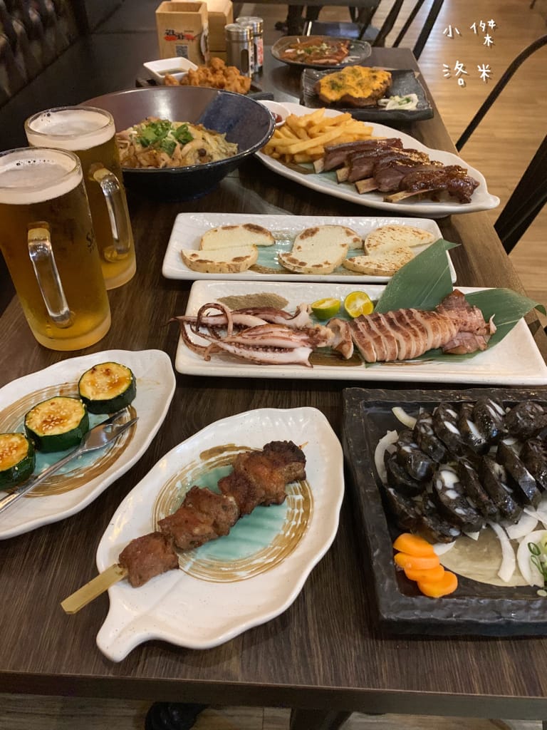 《美食》雄爺食堂｜下班喝一杯配串燒享受chill人生 好友聚會吃飯配飛鏢機 還有獨立K歌亭！板橋平價居酒屋推薦 捷運江子翠站美食推薦