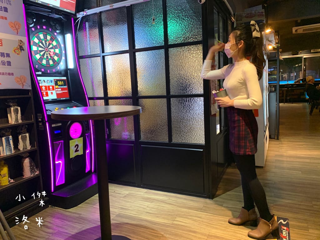 《美食》雄爺食堂｜下班喝一杯配串燒享受chill人生 好友聚會吃飯配飛鏢機 還有獨立K歌亭！板橋平價居酒屋推薦 捷運江子翠站美食推薦