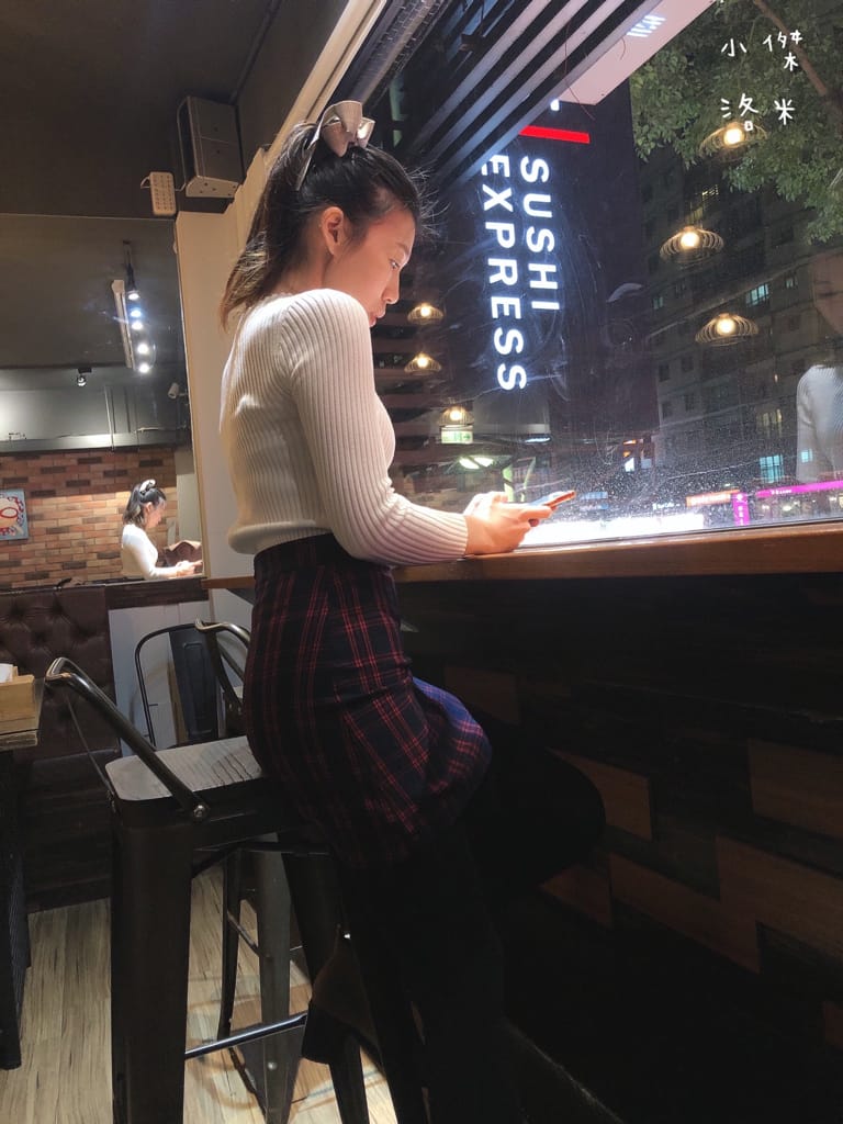 《美食》雄爺食堂｜下班喝一杯配串燒享受chill人生 好友聚會吃飯配飛鏢機 還有獨立K歌亭！板橋平價居酒屋推薦 捷運江子翠站美食推薦