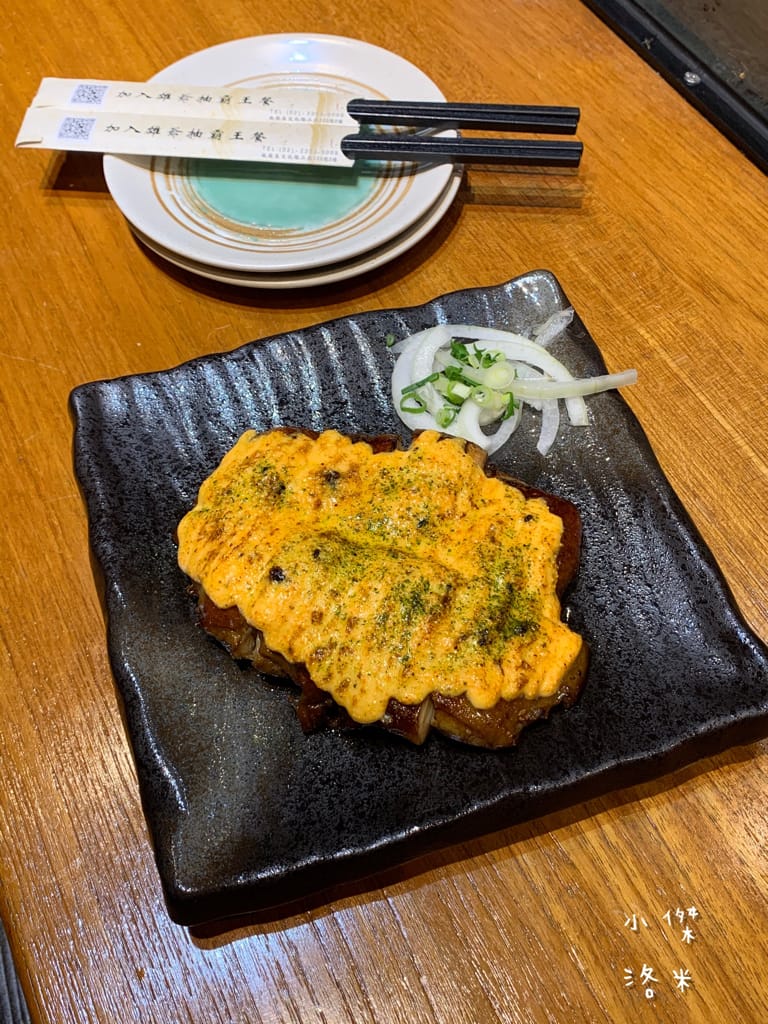 《美食》雄爺食堂｜下班喝一杯配串燒享受chill人生 好友聚會吃飯配飛鏢機 還有獨立K歌亭！板橋平價居酒屋推薦 捷運江子翠站美食推薦