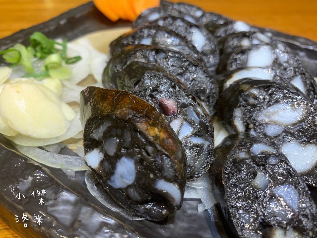 《美食》雄爺食堂｜下班喝一杯配串燒享受chill人生 好友聚會吃飯配飛鏢機 還有獨立K歌亭！板橋平價居酒屋推薦 捷運江子翠站美食推薦