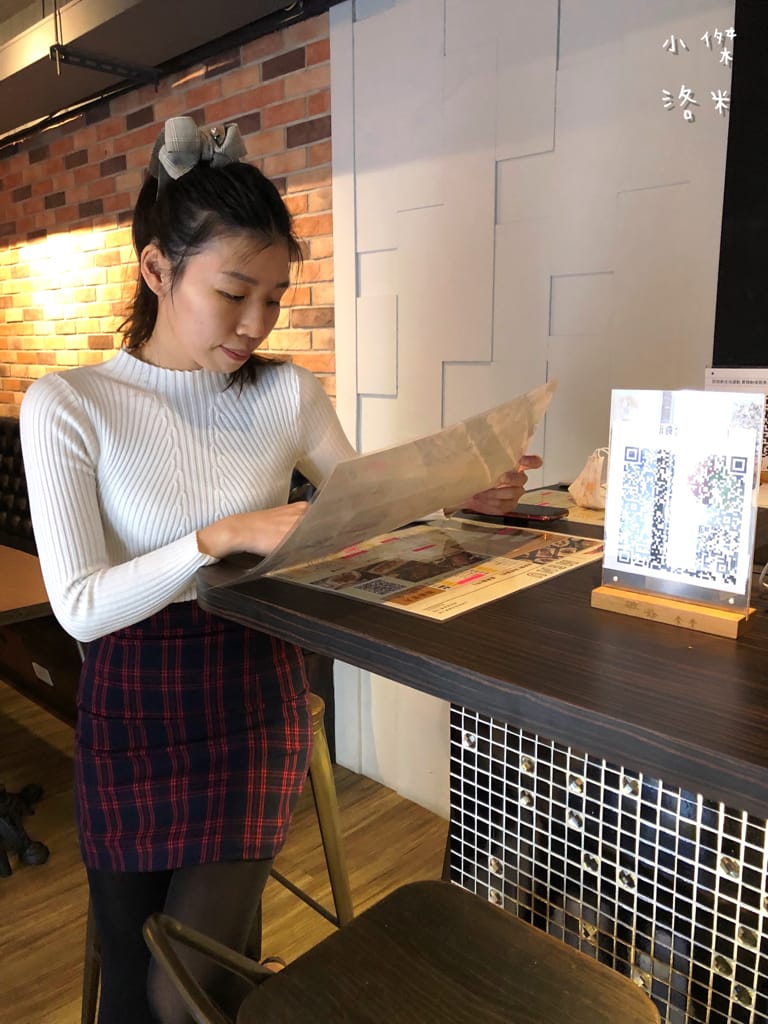 《美食》雄爺食堂｜下班喝一杯配串燒享受chill人生 好友聚會吃飯配飛鏢機 還有獨立K歌亭！板橋平價居酒屋推薦 捷運江子翠站美食推薦