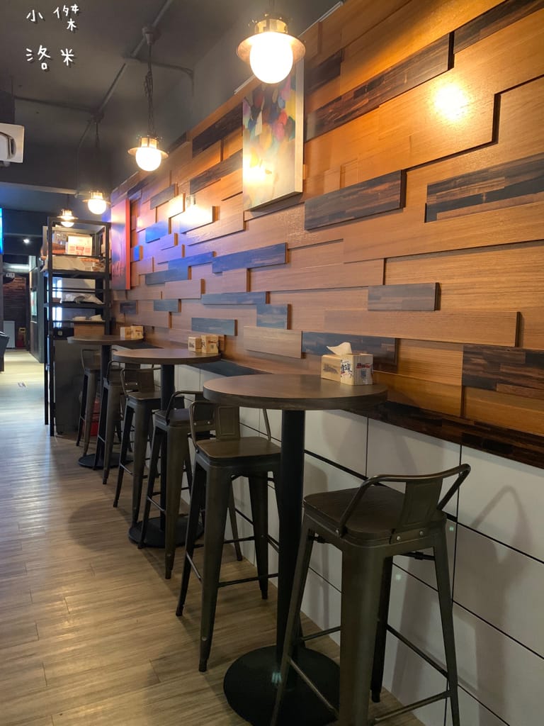 《美食》雄爺食堂｜下班喝一杯配串燒享受chill人生 好友聚會吃飯配飛鏢機 還有獨立K歌亭！板橋平價居酒屋推薦 捷運江子翠站美食推薦