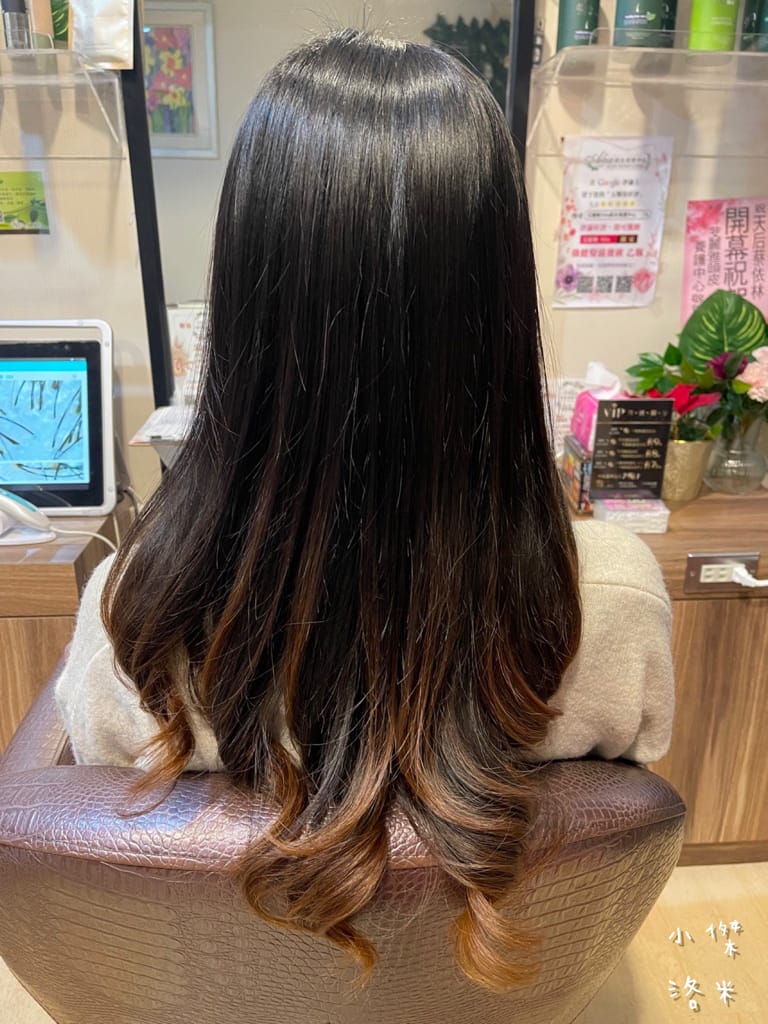 《保養》Alia&艾麗雅頭皮養護中心 ｜西門町美麗一波 專業AI頭皮檢測 用科技替頭皮說話 台北市頭皮保養推薦 護髮推薦 頭皮護理推薦