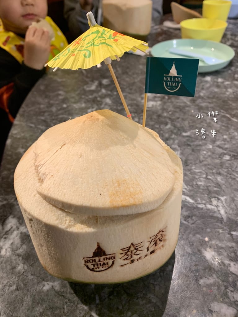 《親子手做》親子手做奶酪|泰滾Rolling Thai泰式火鍋 體驗製做店超內人氣甜點 南椰奶凍 和孩子一起動手做新鮮椰子奶凍 好吃又好玩