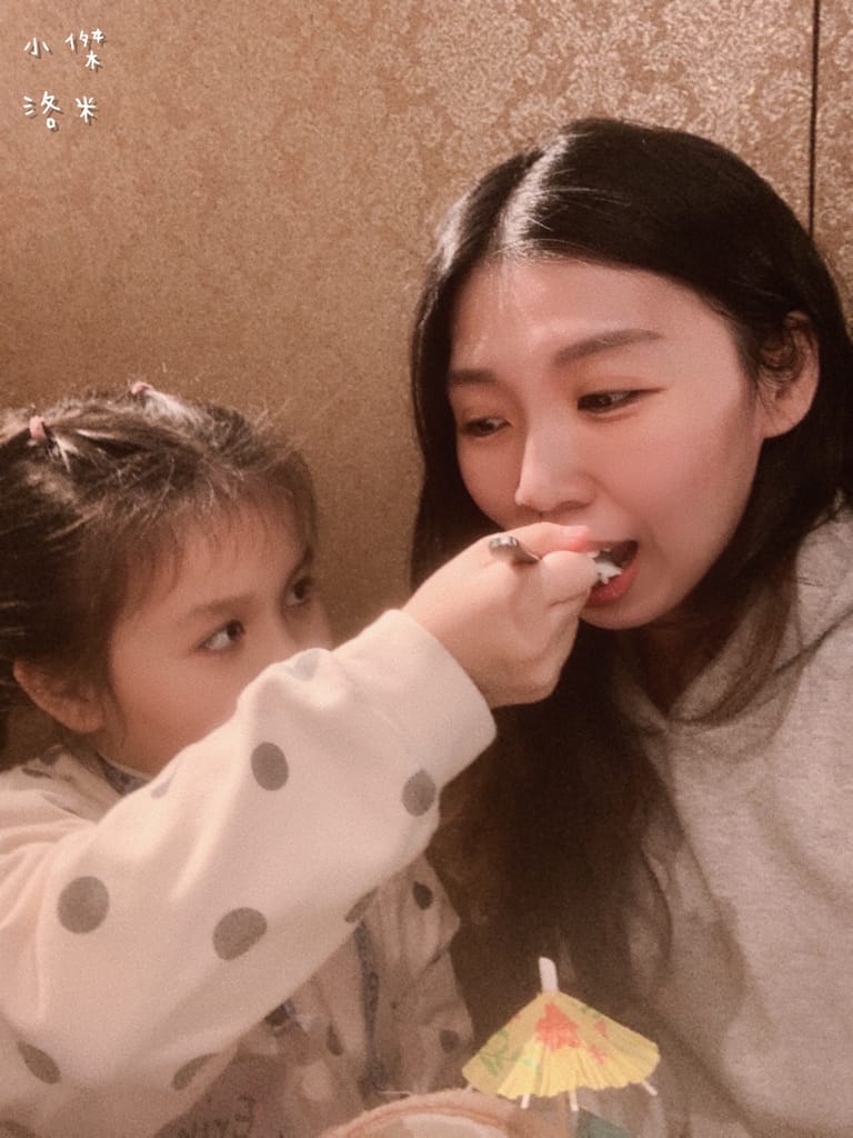 《親子手做》親子手做奶酪|泰滾Rolling Thai泰式火鍋 體驗製做店超內人氣甜點 南椰奶凍 和孩子一起動手做新鮮椰子奶凍 好吃又好玩