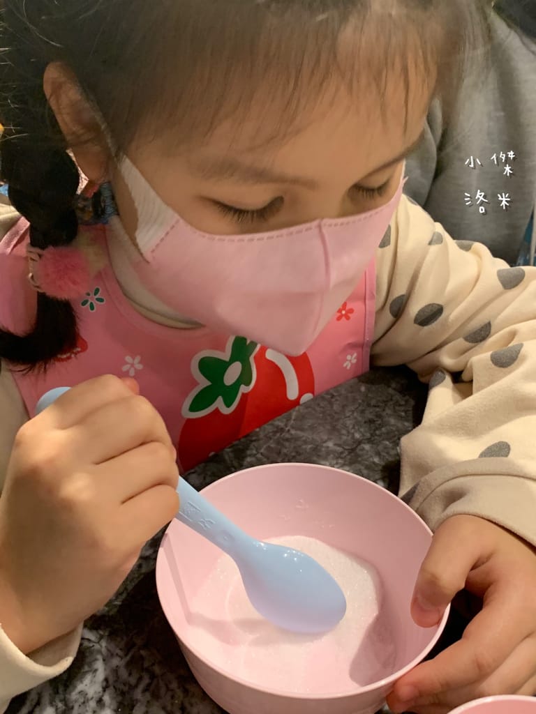 《親子手做》親子手做奶酪|泰滾Rolling Thai泰式火鍋 體驗製做店超內人氣甜點 南椰奶凍 和孩子一起動手做新鮮椰子奶凍 好吃又好玩