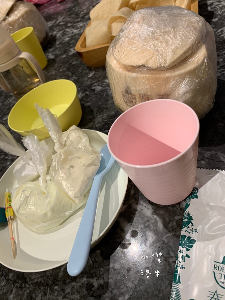 《親子手做》親子手做奶酪|泰滾Rolling Thai泰式火鍋 體驗製做店超內人氣甜點 南椰奶凍 和孩子一起動手做新鮮椰子奶凍 好吃又好玩