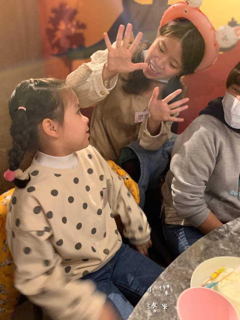 《親子手做》親子手做奶酪|泰滾Rolling Thai泰式火鍋 體驗製做店超內人氣甜點 南椰奶凍 和孩子一起動手做新鮮椰子奶凍 好吃又好玩