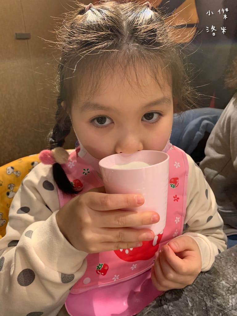 《親子手做》親子手做奶酪|泰滾Rolling Thai泰式火鍋 體驗製做店超內人氣甜點 南椰奶凍 和孩子一起動手做新鮮椰子奶凍 好吃又好玩