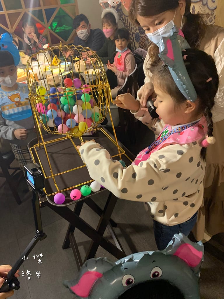 《親子手做》親子手做奶酪|泰滾Rolling Thai泰式火鍋 體驗製做店超內人氣甜點 南椰奶凍 和孩子一起動手做新鮮椰子奶凍 好吃又好玩