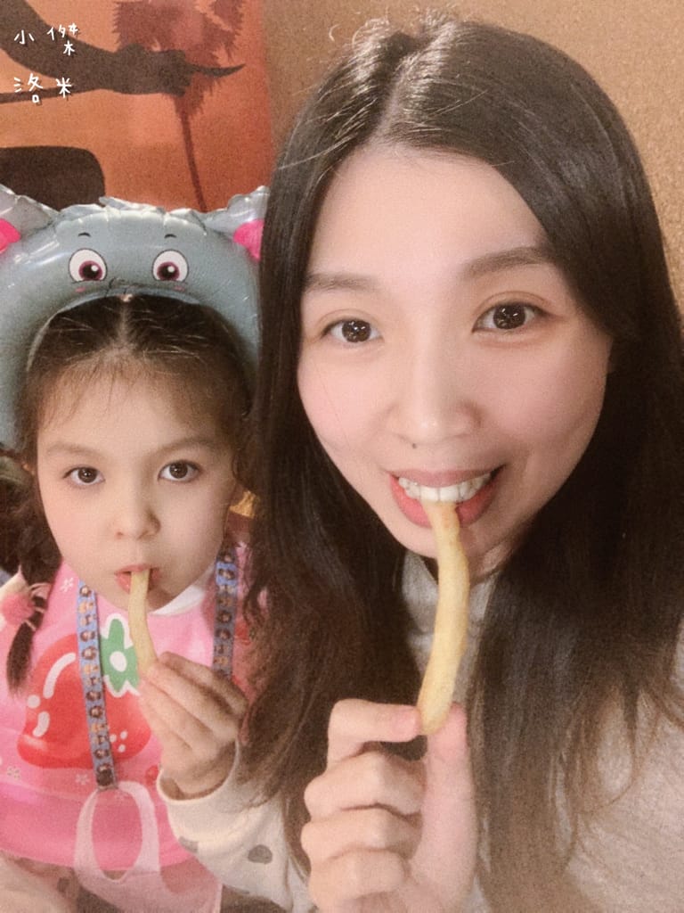 《親子手做》親子手做奶酪|泰滾Rolling Thai泰式火鍋 體驗製做店超內人氣甜點 南椰奶凍 和孩子一起動手做新鮮椰子奶凍 好吃又好玩