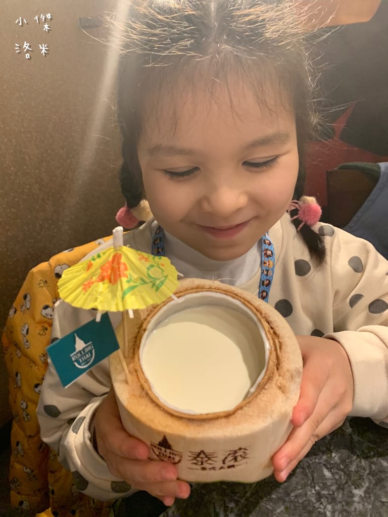 《親子手做》親子手做奶酪|泰滾Rolling Thai泰式火鍋 體驗製做店超內人氣甜點 南椰奶凍 和孩子一起動手做新鮮椰子奶凍 好吃又好玩