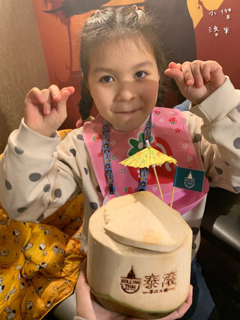 《親子手做》親子手做奶酪|泰滾Rolling Thai泰式火鍋 體驗製做店超內人氣甜點 南椰奶凍 和孩子一起動手做新鮮椰子奶凍 好吃又好玩