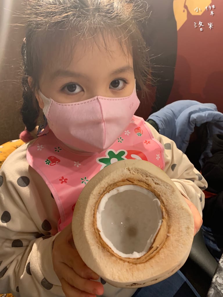 《親子手做》親子手做奶酪|泰滾Rolling Thai泰式火鍋 體驗製做店超內人氣甜點 南椰奶凍 和孩子一起動手做新鮮椰子奶凍 好吃又好玩