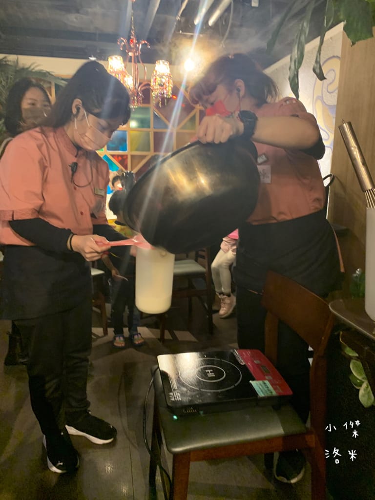 《親子手做》親子手做奶酪|泰滾Rolling Thai泰式火鍋 體驗製做店超內人氣甜點 南椰奶凍 和孩子一起動手做新鮮椰子奶凍 好吃又好玩