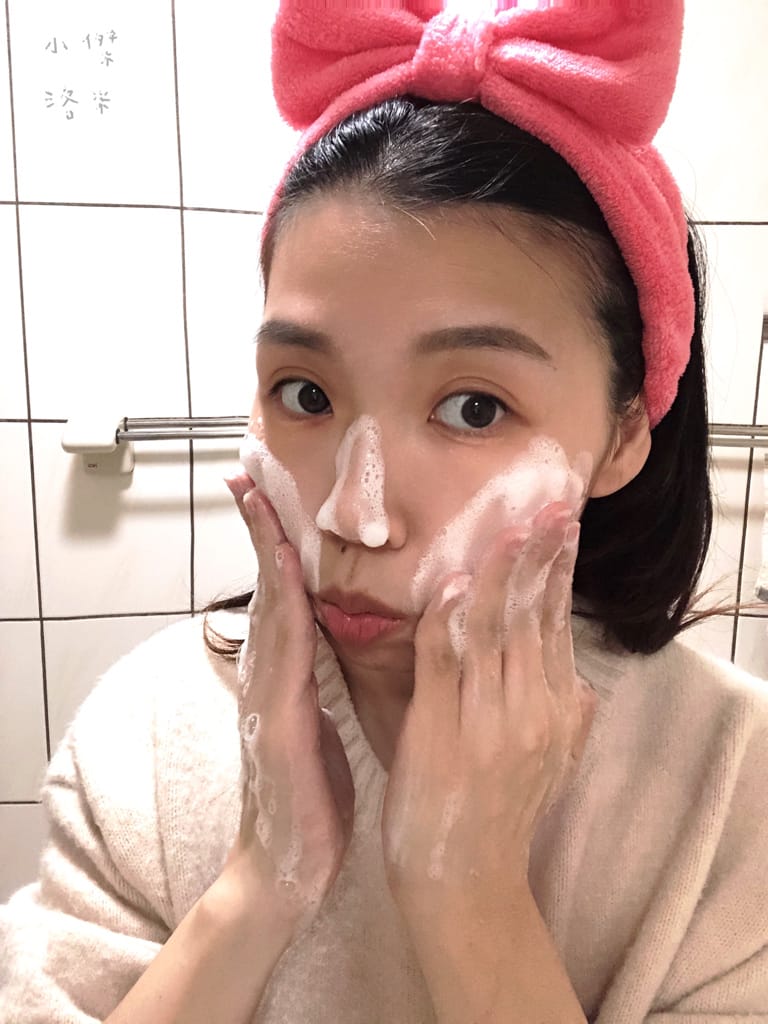 《美容清潔》deBalets小巴黎｜高貴不貴的專櫃級絲綢奶霜潔顏乳 洗後肌膚不緊繃乾澀 小資族美女推薦 洗面乳推薦