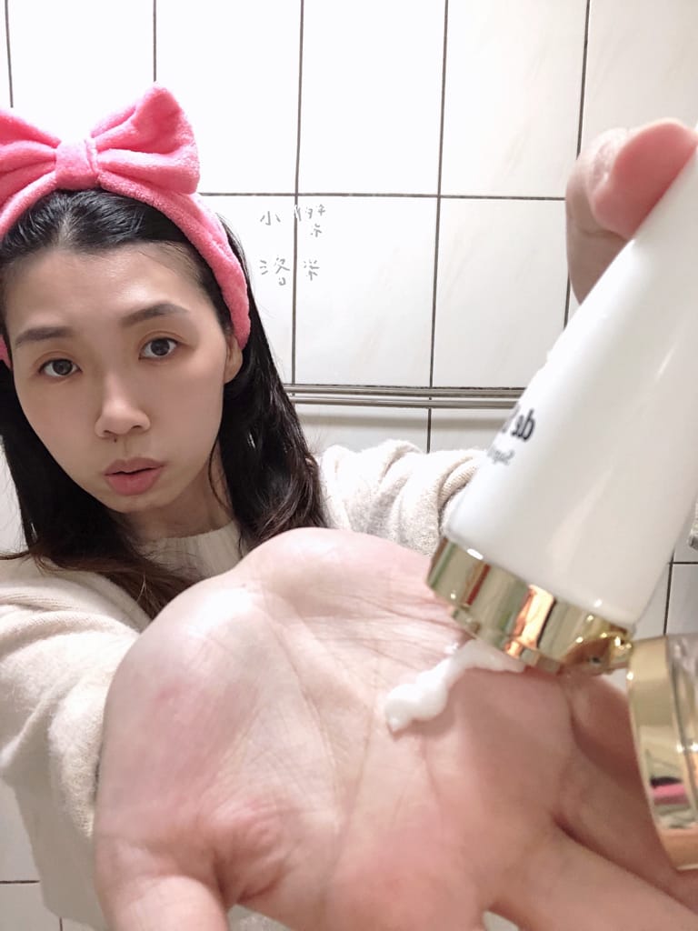 《美容清潔》deBalets小巴黎｜高貴不貴的專櫃級絲綢奶霜潔顏乳 洗後肌膚不緊繃乾澀 小資族美女推薦 洗面乳推薦