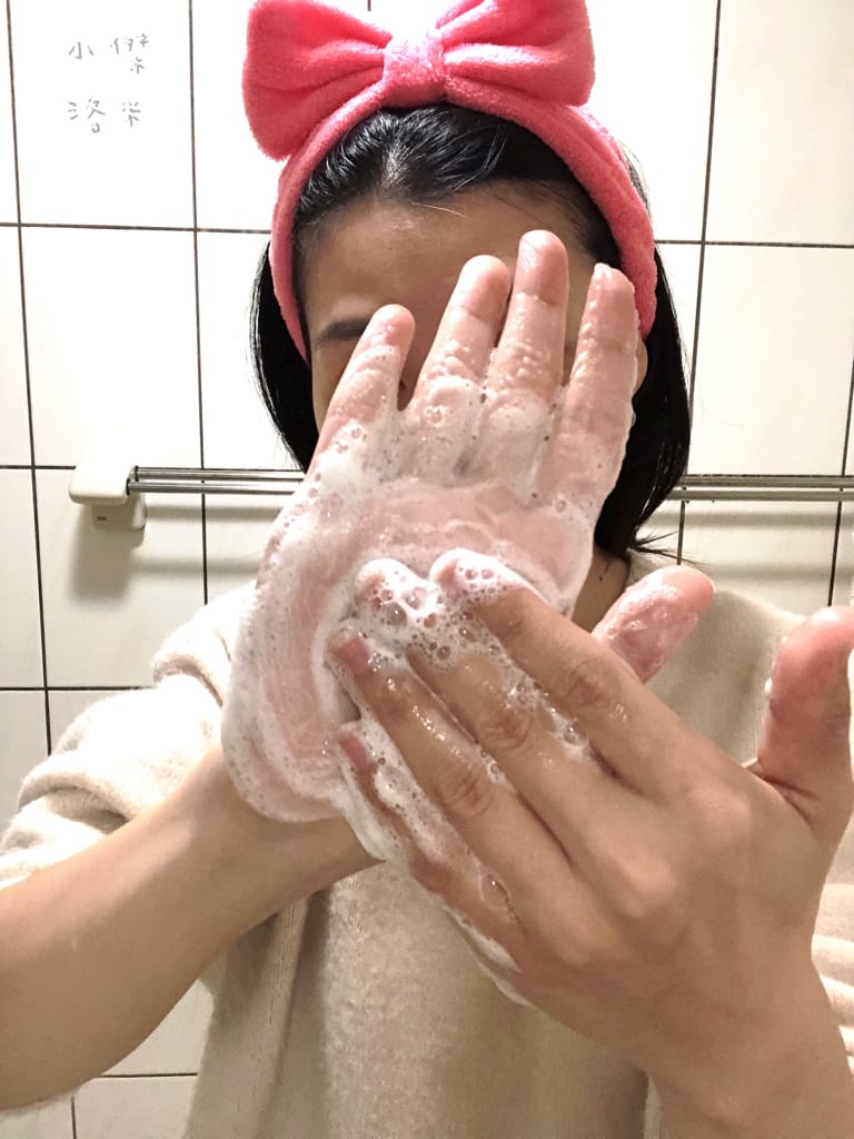 《美容清潔》deBalets小巴黎｜高貴不貴的專櫃級絲綢奶霜潔顏乳 洗後肌膚不緊繃乾澀 小資族美女推薦 洗面乳推薦