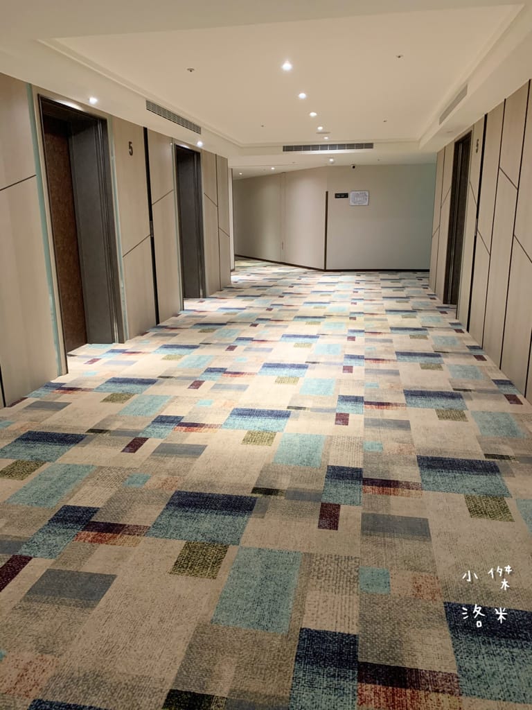 《旅遊》 台中鳳凰酒店｜台中輕旅行 下榻柳川水岸公園畔享受城市美景 9樓星際樂園徜徉在銀河系的美夢 親子主題房可愛到捨不得睡著 親子旅遊推薦 約會住宿推薦