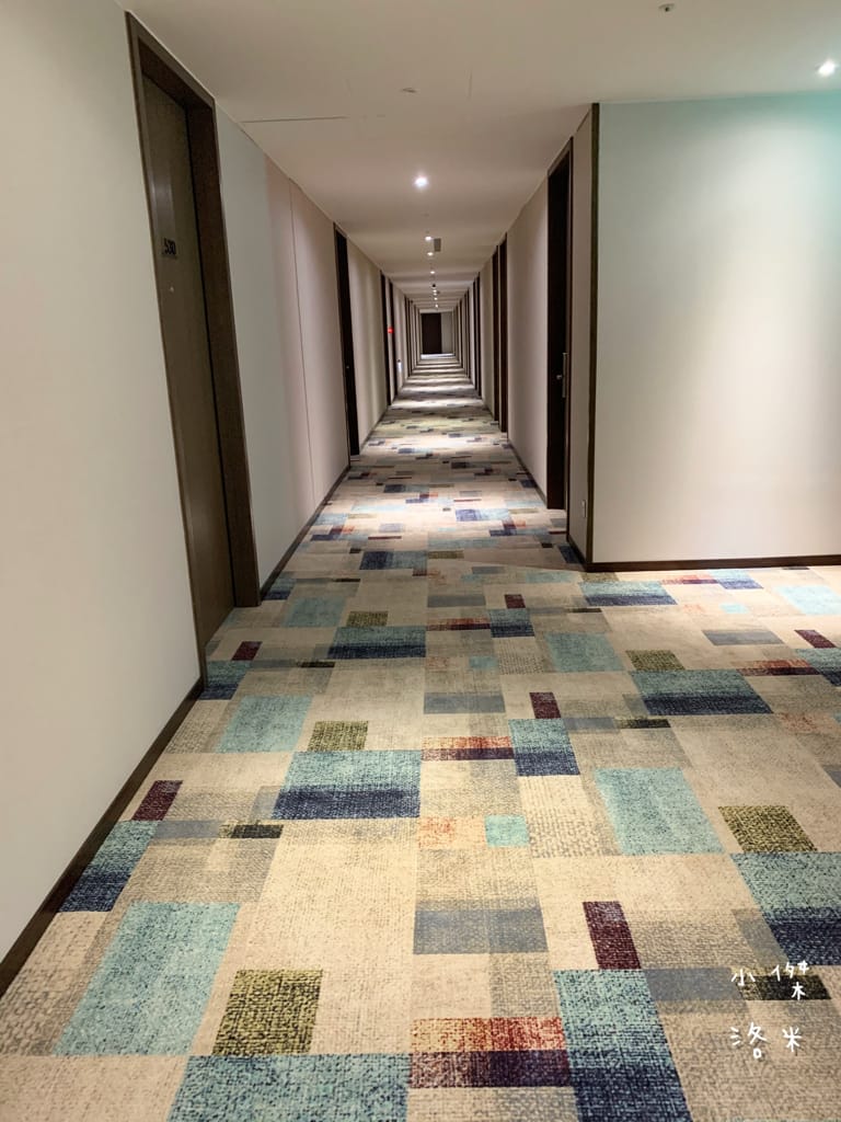 《旅遊》 台中鳳凰酒店｜台中輕旅行 下榻柳川水岸公園畔享受城市美景 9樓星際樂園徜徉在銀河系的美夢 親子主題房可愛到捨不得睡著 親子旅遊推薦 約會住宿推薦