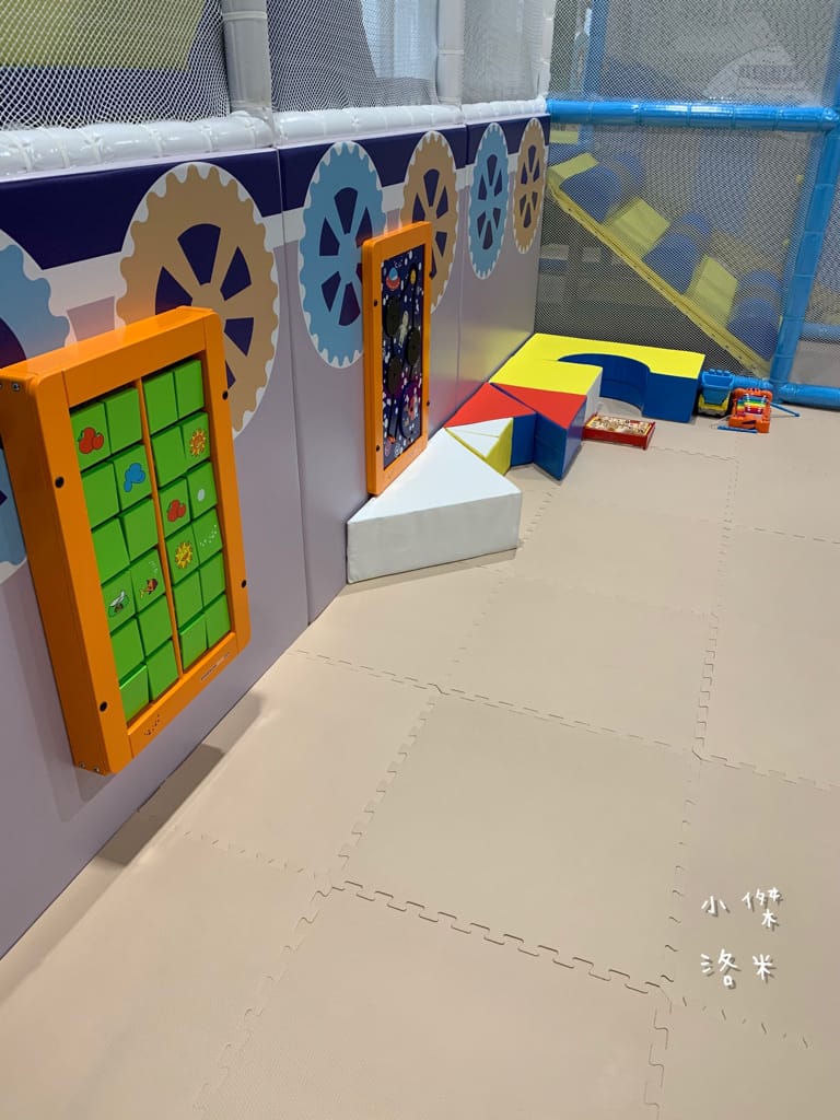 《旅遊》 台中鳳凰酒店｜台中輕旅行 下榻柳川水岸公園畔享受城市美景 9樓星際樂園徜徉在銀河系的美夢 親子主題房可愛到捨不得睡著 親子旅遊推薦 約會住宿推薦