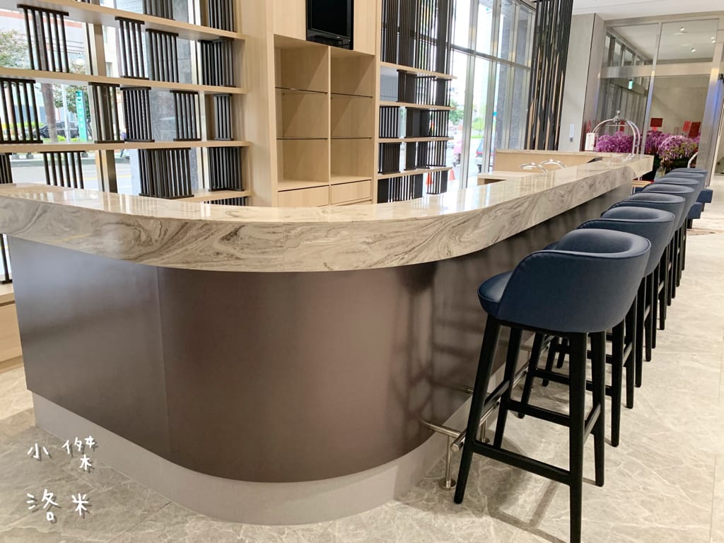 《旅遊》 台中鳳凰酒店｜台中輕旅行 下榻柳川水岸公園畔享受城市美景 9樓星際樂園徜徉在銀河系的美夢 親子主題房可愛到捨不得睡著 親子旅遊推薦 約會住宿推薦