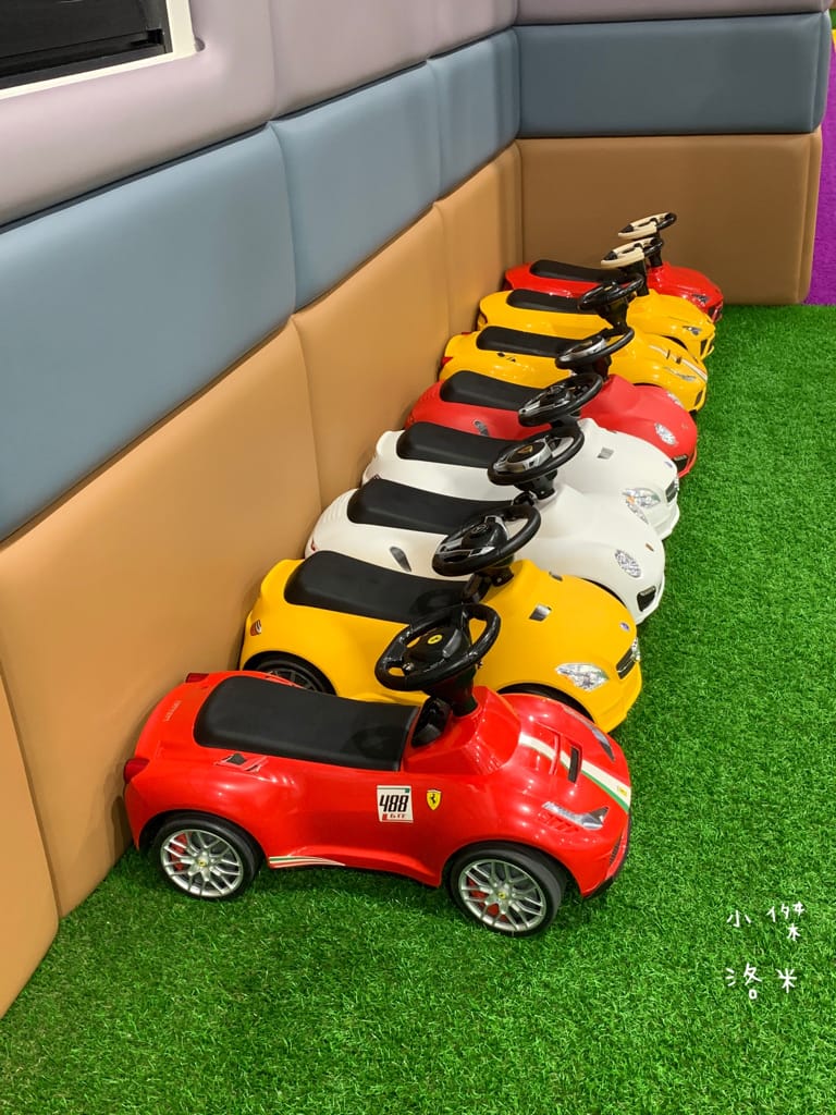 《旅遊》 台中鳳凰酒店｜台中輕旅行 下榻柳川水岸公園畔享受城市美景 9樓星際樂園徜徉在銀河系的美夢 親子主題房可愛到捨不得睡著 親子旅遊推薦 約會住宿推薦