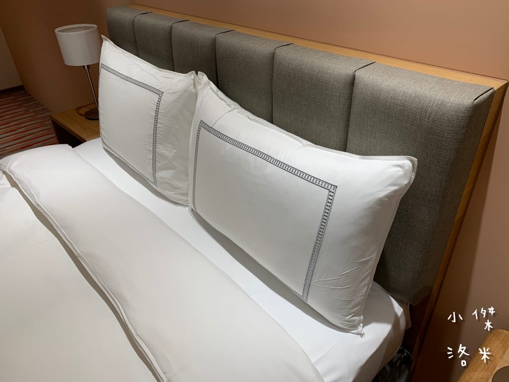 《旅遊》 台中鳳凰酒店｜台中輕旅行 下榻柳川水岸公園畔享受城市美景 9樓星際樂園徜徉在銀河系的美夢 親子主題房可愛到捨不得睡著 親子旅遊推薦 約會住宿推薦