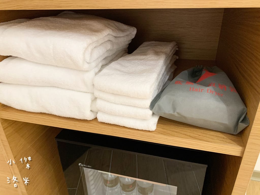 《旅遊》 台中鳳凰酒店｜台中輕旅行 下榻柳川水岸公園畔享受城市美景 9樓星際樂園徜徉在銀河系的美夢 親子主題房可愛到捨不得睡著 親子旅遊推薦 約會住宿推薦