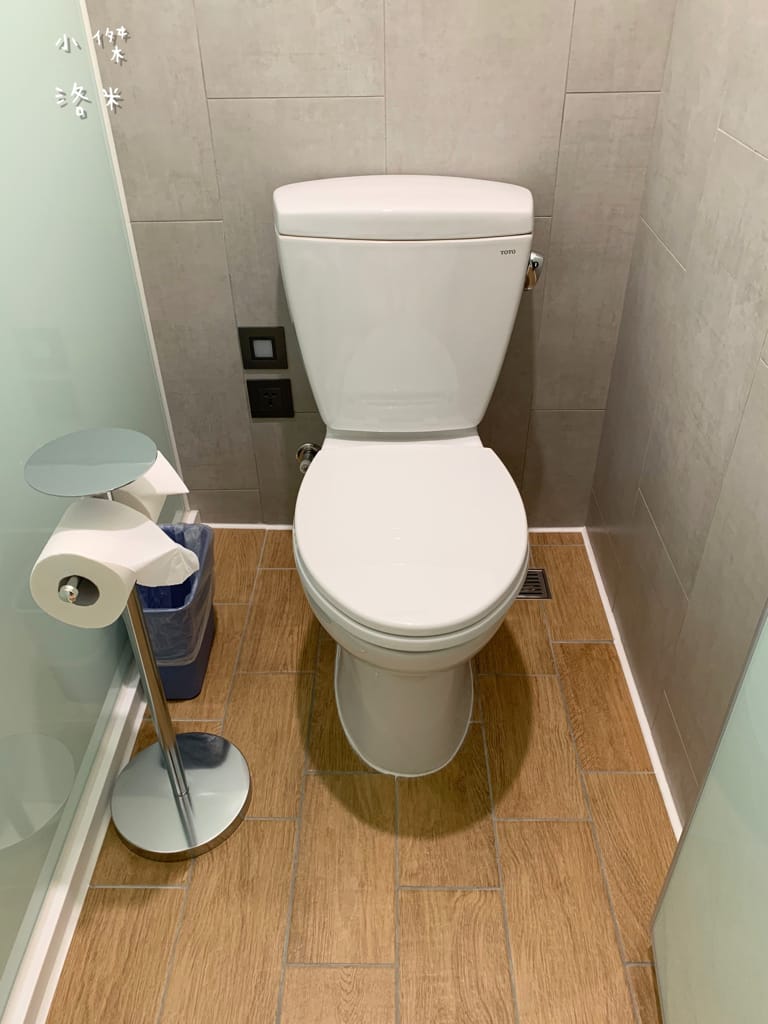 《旅遊》 台中鳳凰酒店｜台中輕旅行 下榻柳川水岸公園畔享受城市美景 9樓星際樂園徜徉在銀河系的美夢 親子主題房可愛到捨不得睡著 親子旅遊推薦 約會住宿推薦