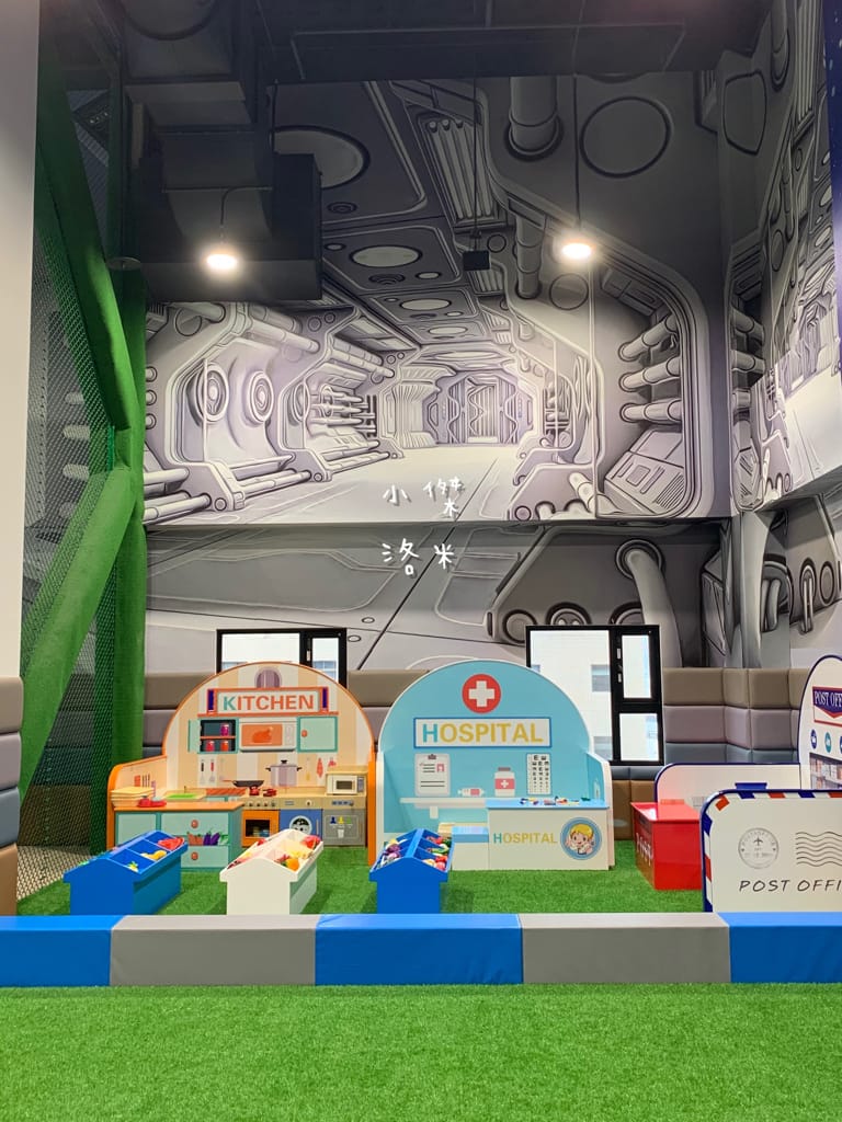 《旅遊》 台中鳳凰酒店｜台中輕旅行 下榻柳川水岸公園畔享受城市美景 9樓星際樂園徜徉在銀河系的美夢 親子主題房可愛到捨不得睡著 親子旅遊推薦 約會住宿推薦