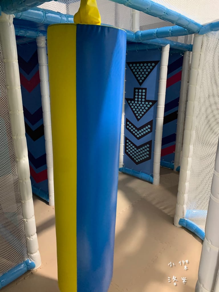 《旅遊》 台中鳳凰酒店｜台中輕旅行 下榻柳川水岸公園畔享受城市美景 9樓星際樂園徜徉在銀河系的美夢 親子主題房可愛到捨不得睡著 親子旅遊推薦 約會住宿推薦