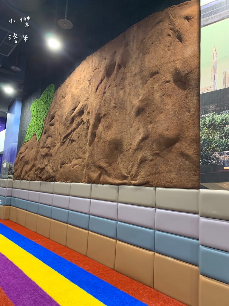 《旅遊》 台中鳳凰酒店｜台中輕旅行 下榻柳川水岸公園畔享受城市美景 9樓星際樂園徜徉在銀河系的美夢 親子主題房可愛到捨不得睡著 親子旅遊推薦 約會住宿推薦