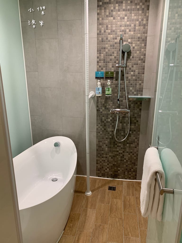 《旅遊》 台中鳳凰酒店｜台中輕旅行 下榻柳川水岸公園畔享受城市美景 9樓星際樂園徜徉在銀河系的美夢 親子主題房可愛到捨不得睡著 親子旅遊推薦 約會住宿推薦