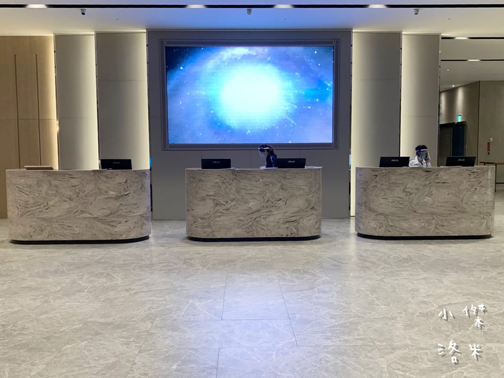 《旅遊》 台中鳳凰酒店｜台中輕旅行 下榻柳川水岸公園畔享受城市美景 9樓星際樂園徜徉在銀河系的美夢 親子主題房可愛到捨不得睡著 親子旅遊推薦 約會住宿推薦