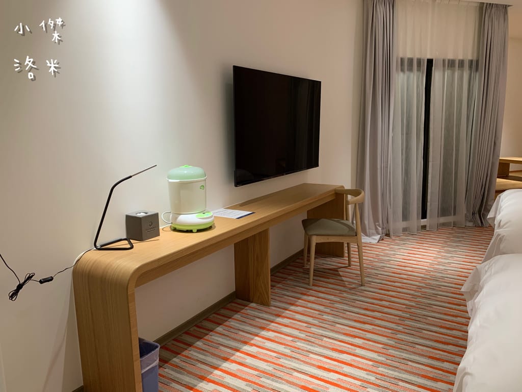 《旅遊》 台中鳳凰酒店｜台中輕旅行 下榻柳川水岸公園畔享受城市美景 9樓星際樂園徜徉在銀河系的美夢 親子主題房可愛到捨不得睡著 親子旅遊推薦 約會住宿推薦