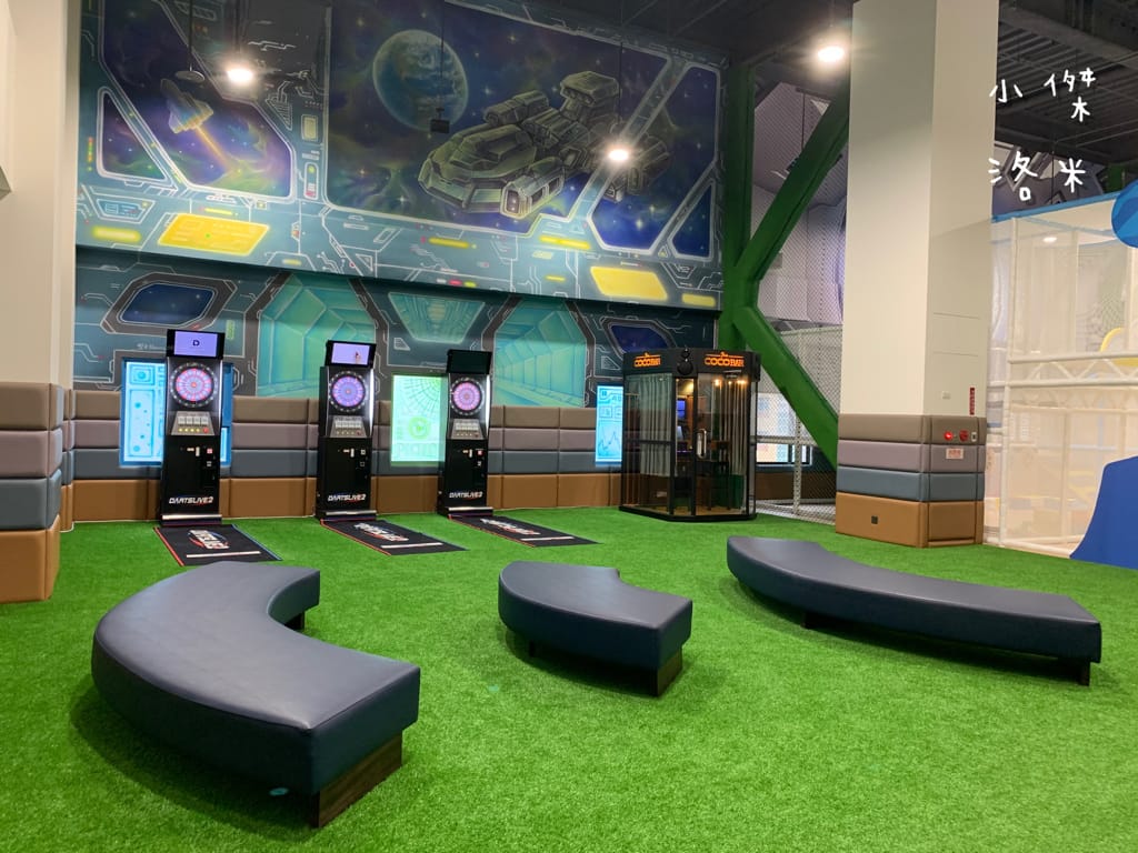 《旅遊》 台中鳳凰酒店｜台中輕旅行 下榻柳川水岸公園畔享受城市美景 9樓星際樂園徜徉在銀河系的美夢 親子主題房可愛到捨不得睡著 親子旅遊推薦 約會住宿推薦